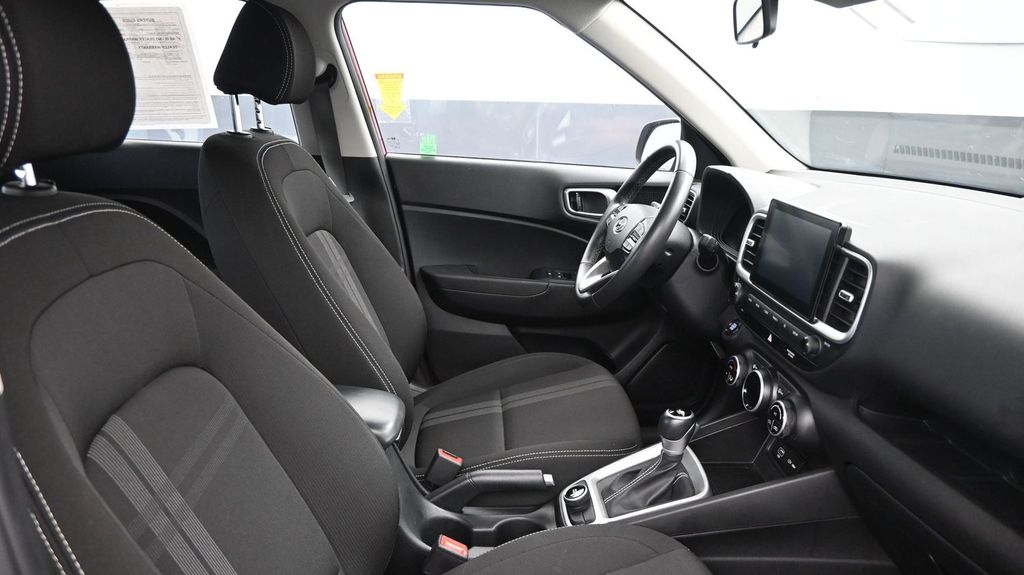 2025 Hyundai Venue SEL - Photo 11