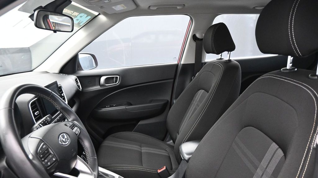 2025 Hyundai Venue SEL - Photo 24