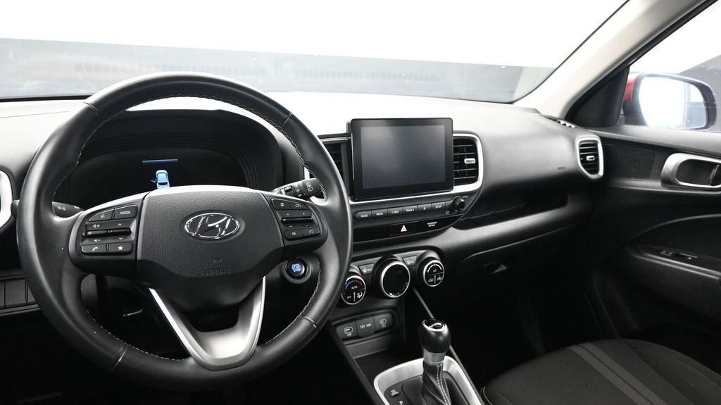 2025 Hyundai Venue SEL - Photo 26
