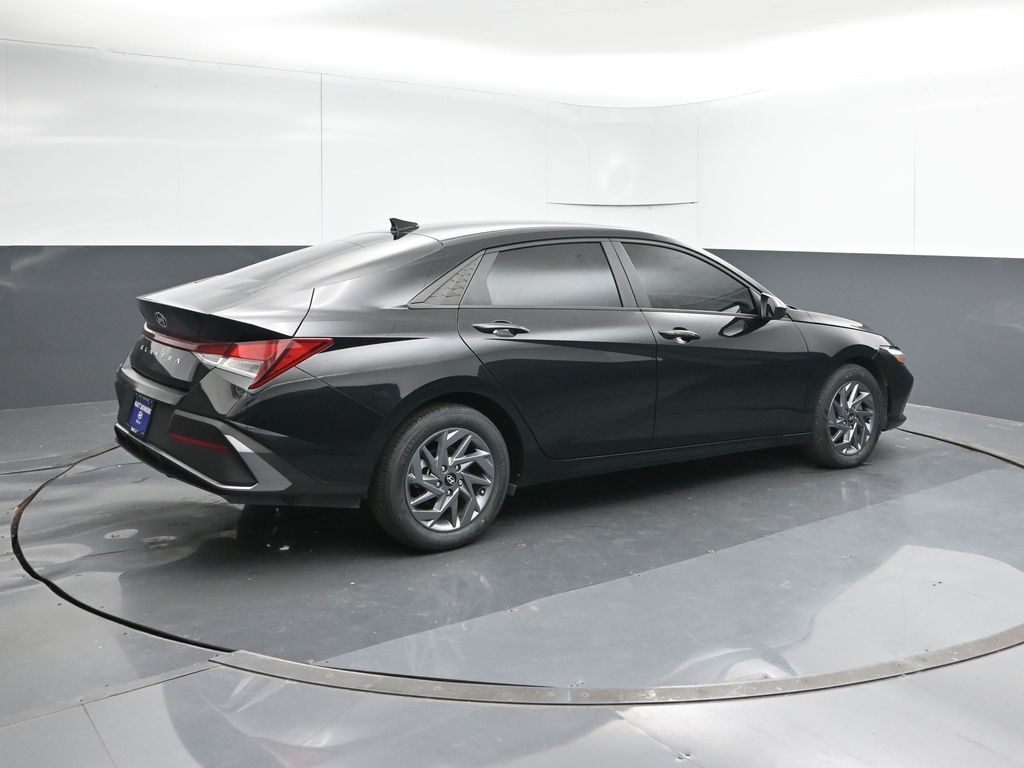 2024 Hyundai Elantra SEL - Photo 5
