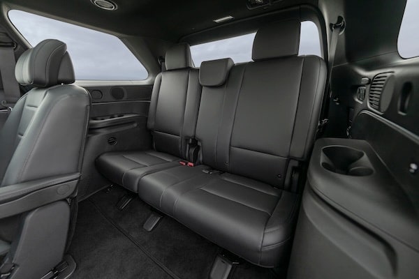 Demonstration of the folding rear cargo area in the Hyundai Palisade
