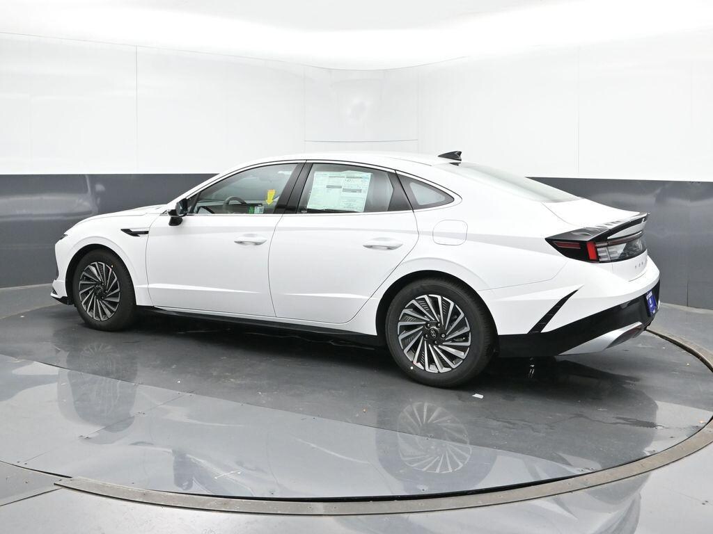 New 2025 Hyundai Sonata Hybrid SEL Sedan