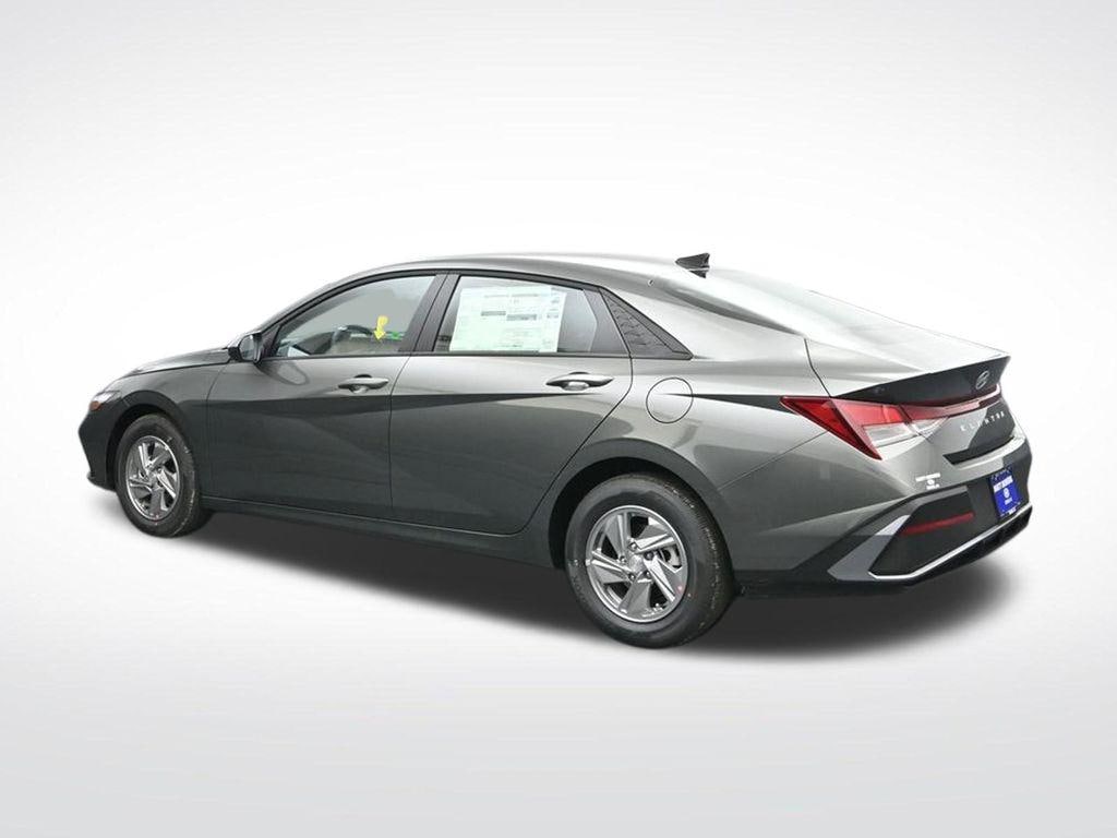 New 2026 Hyundai Elantra SE Sedan