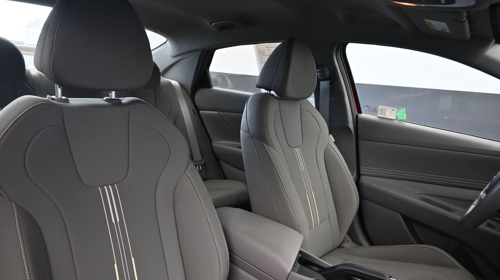 2025 Hyundai Elantra SEL - Photo 11
