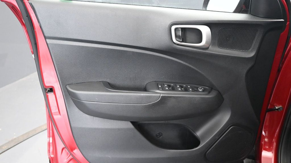 2025 Hyundai Venue SEL - Photo 22