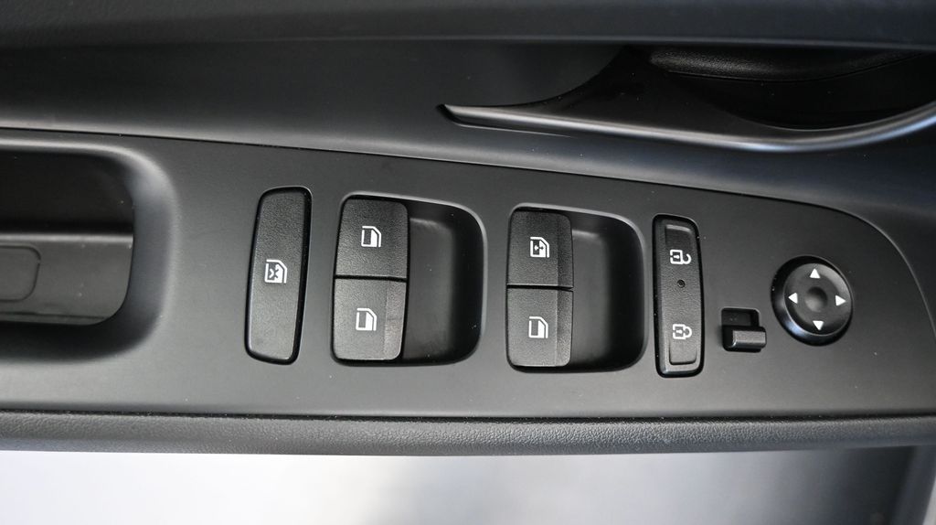 2025 Hyundai Elantra SEL - Photo 23