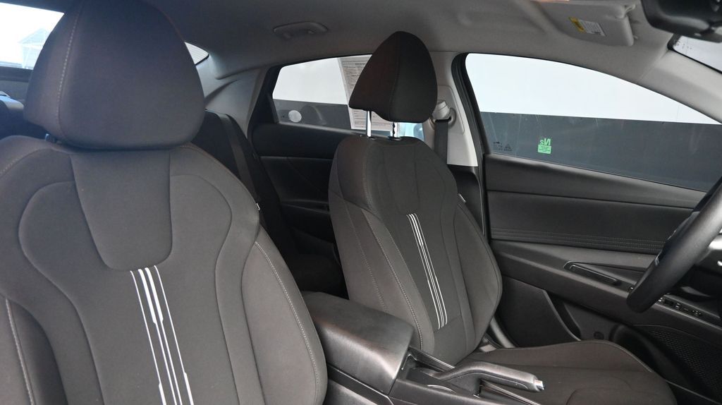 2024 Hyundai Elantra SEL - Photo 11