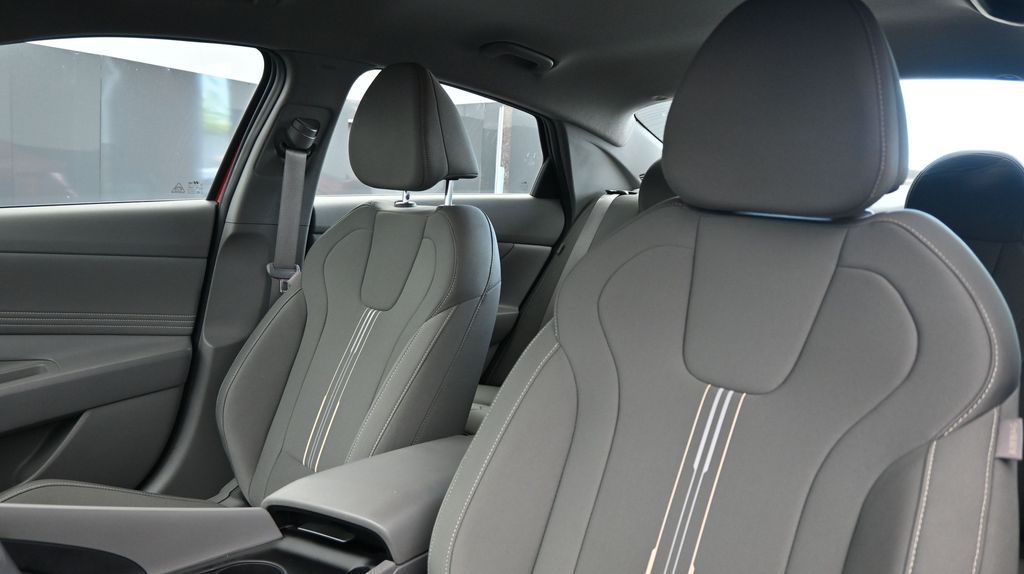 2025 Hyundai Elantra SEL - Photo 24