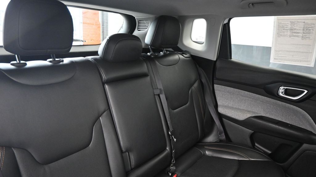 2022 Jeep Compass Latitude Lux - Photo 14