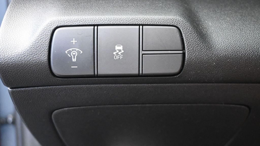 2025 Hyundai Elantra SEL - Photo 28