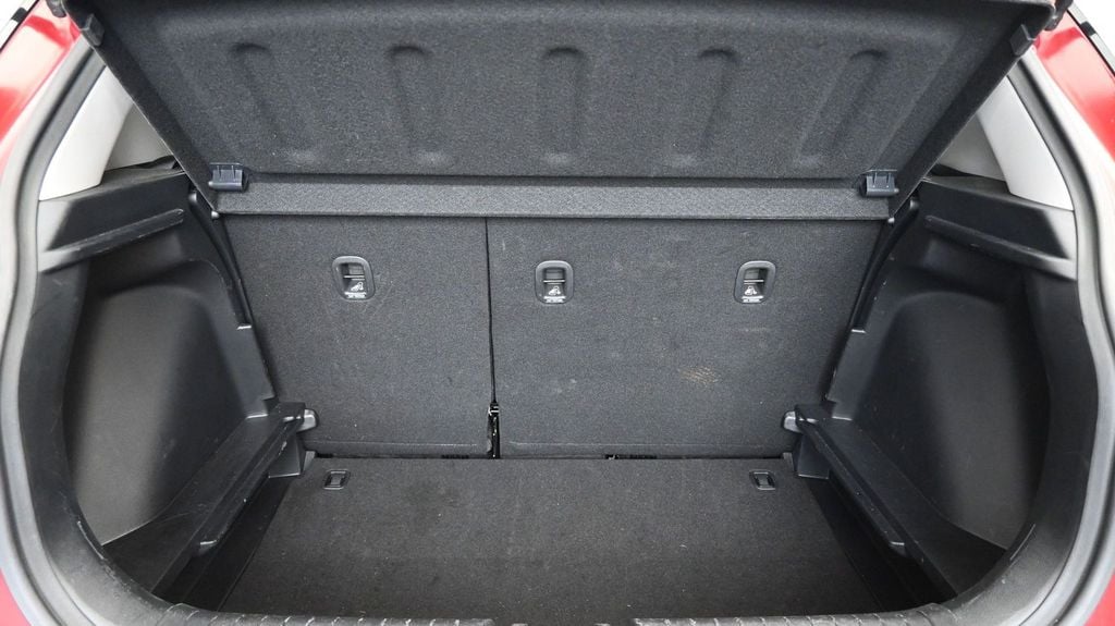 2025 Hyundai Venue SEL - Photo 18