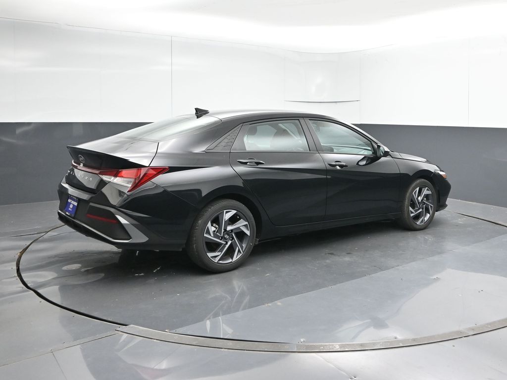2025 Hyundai Elantra SEL - Photo 5