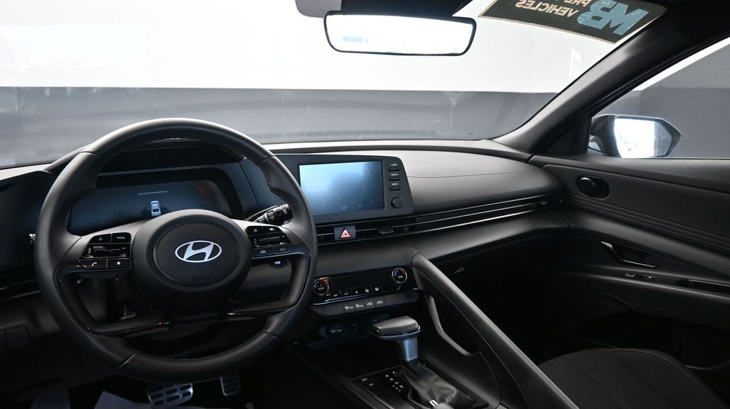 2025 Hyundai Elantra SEL - Photo 25