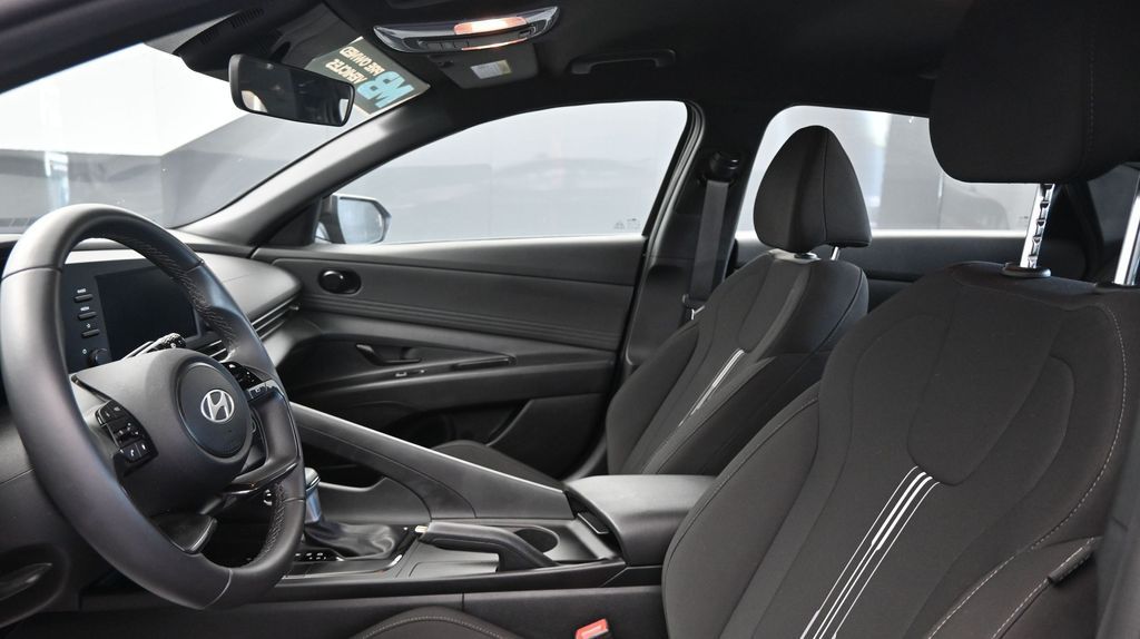 2025 Hyundai Elantra SEL - Photo 23