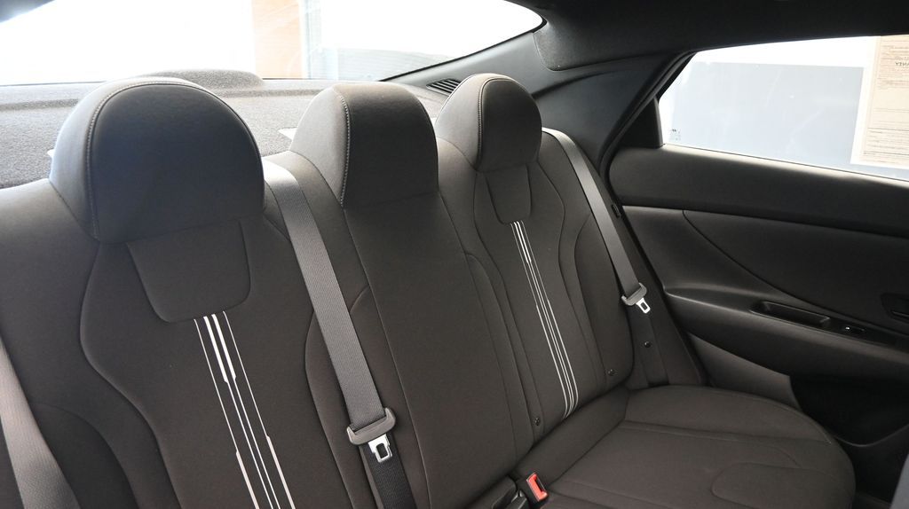 2025 Hyundai Elantra SEL - Photo 15