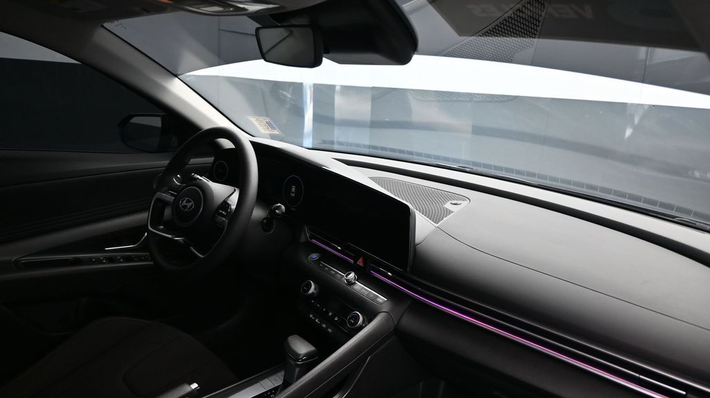 2024 Hyundai Elantra SEL - Photo 12