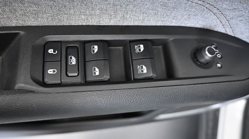 2022 Jeep Compass Latitude Lux - Photo 24