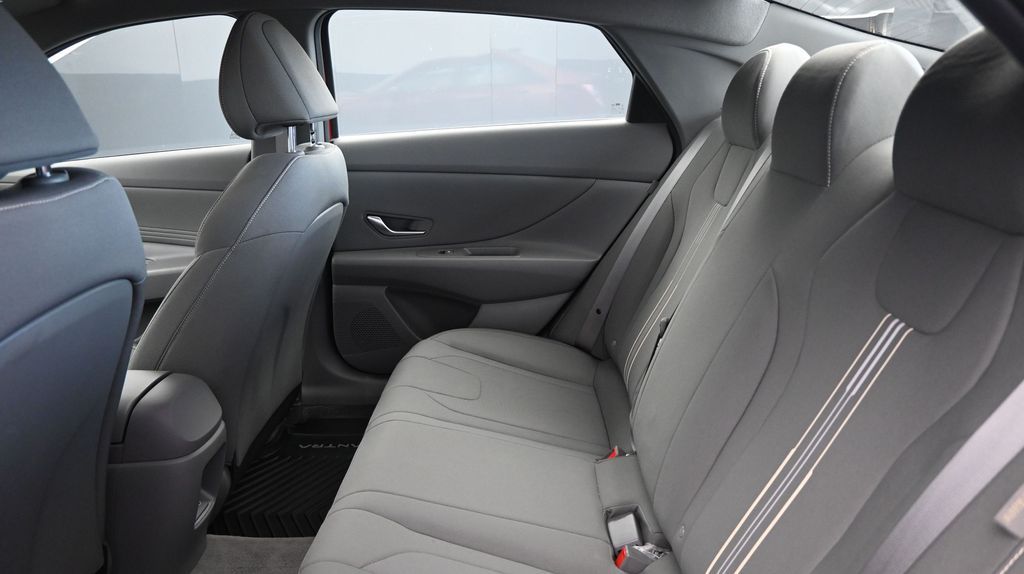 2025 Hyundai Elantra SEL - Photo 18