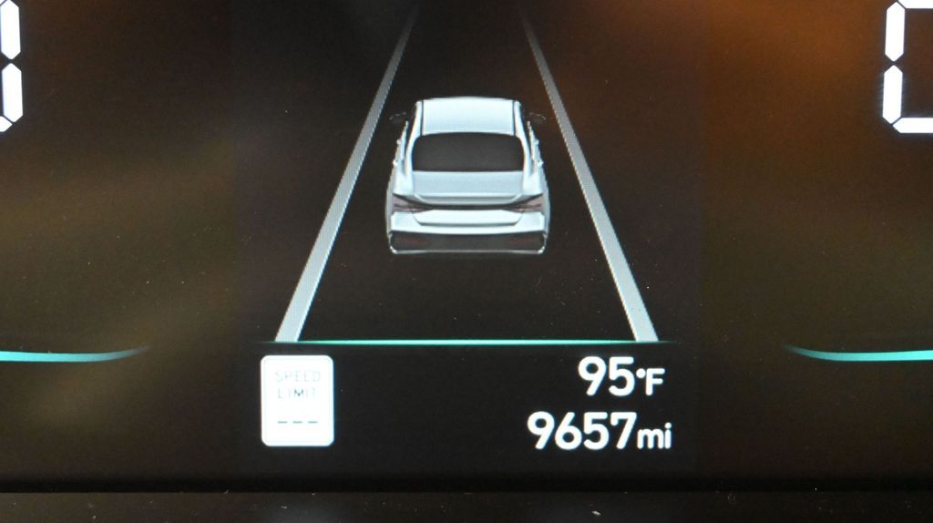 2025 Hyundai Elantra SEL - Photo 38