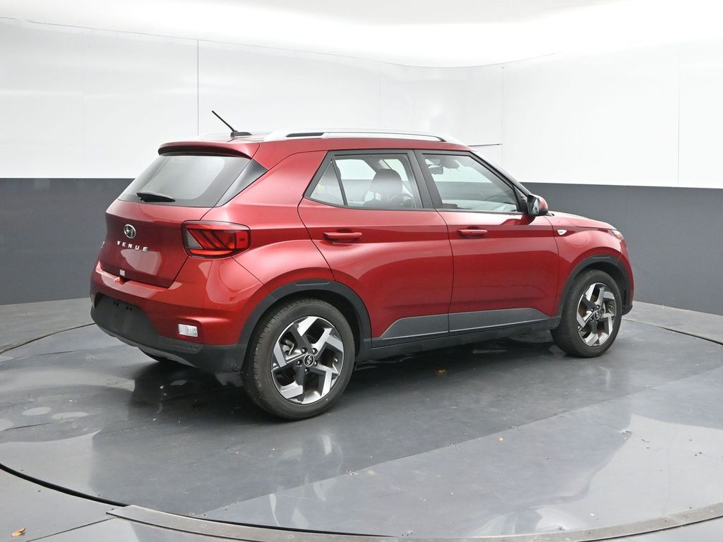 2025 Hyundai Venue SEL - Photo 6