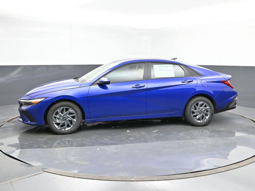 2024 Hyundai Elantra Hybrid Blue photo 2