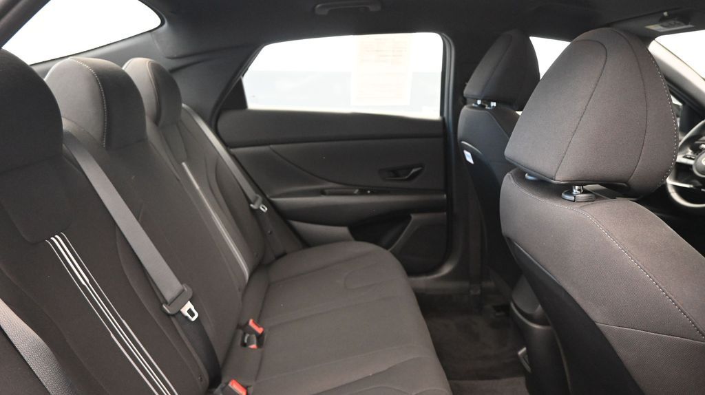 2025 Hyundai Elantra SEL - Photo 14