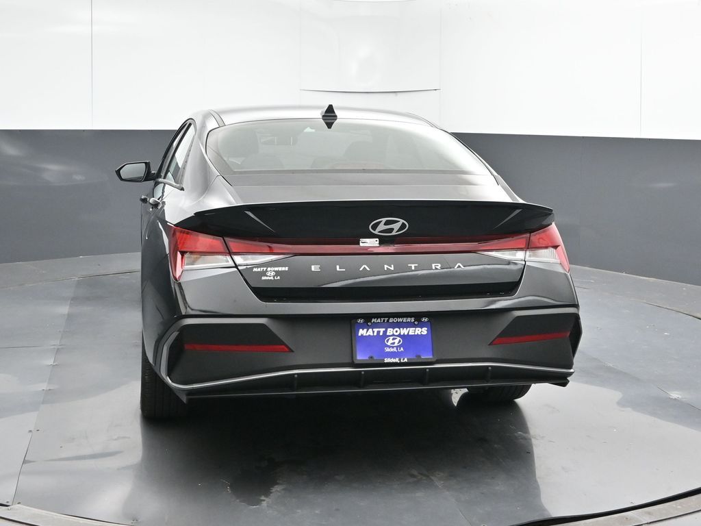 2025 Hyundai Elantra SEL - Photo 4