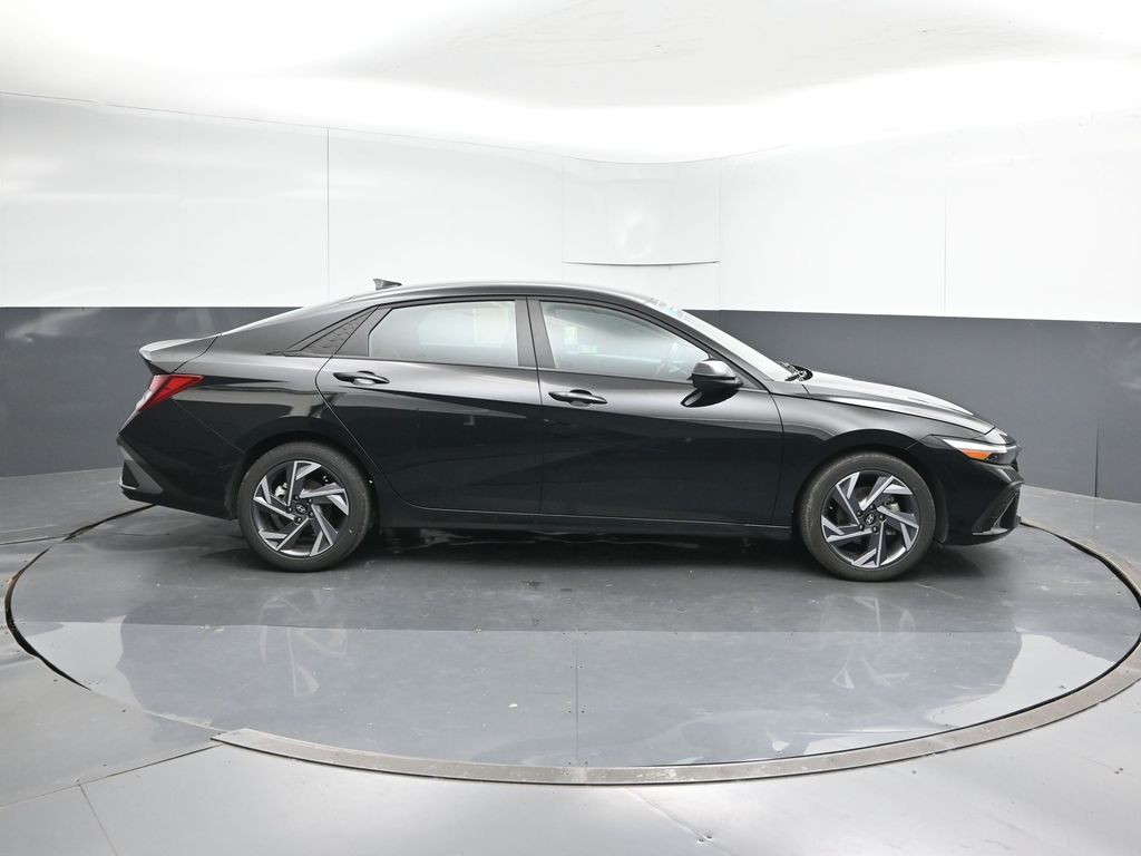 2025 Hyundai Elantra SEL - Photo 6