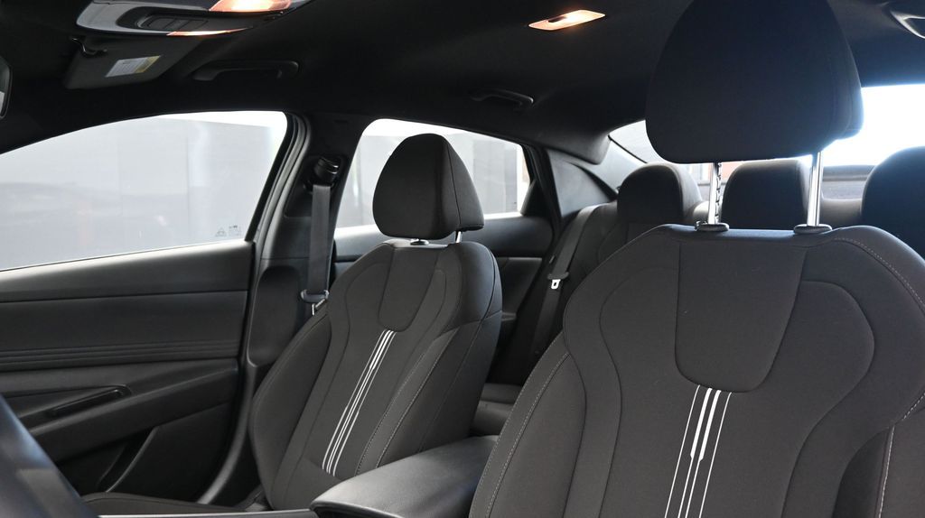 2025 Hyundai Elantra SEL - Photo 24