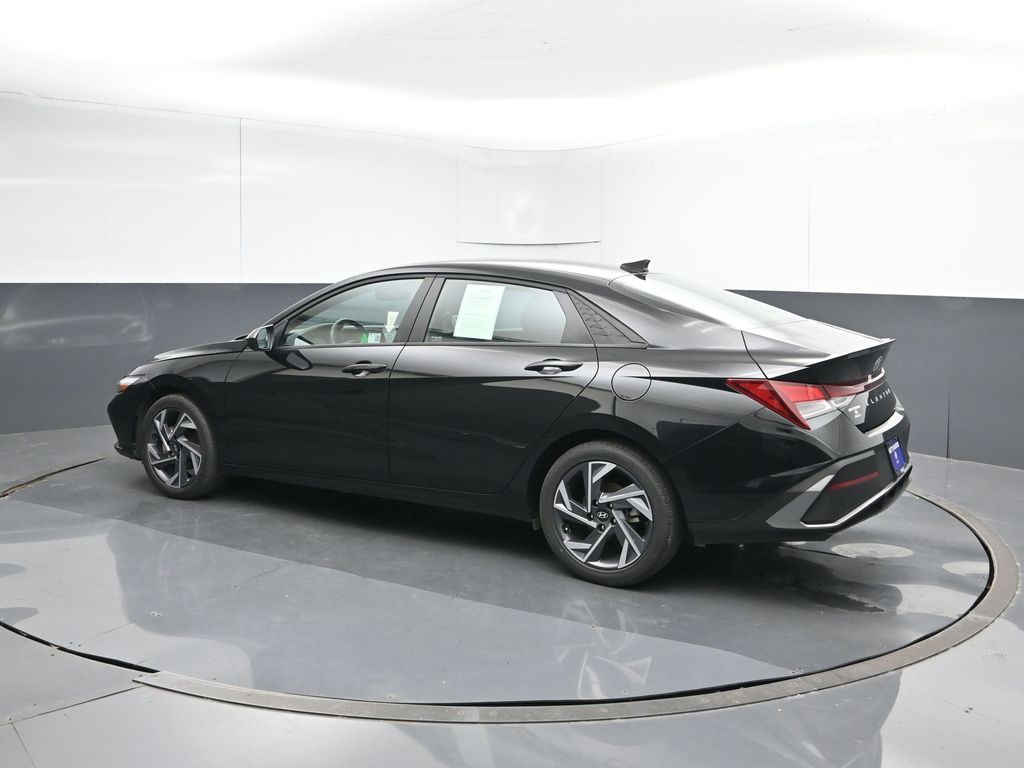 2025 Hyundai Elantra SEL - Photo 3