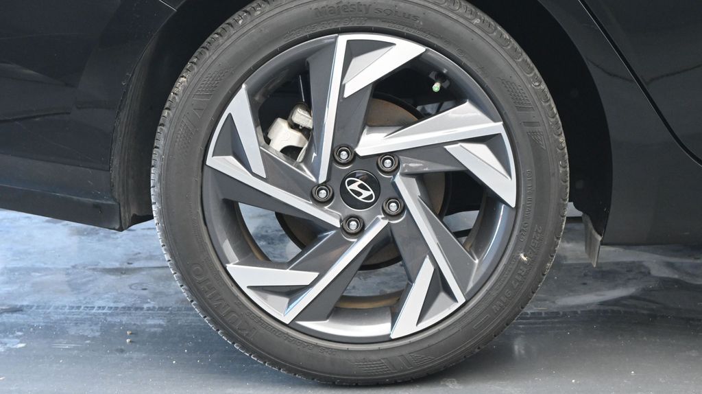 2025 Hyundai Elantra SEL - Photo 9