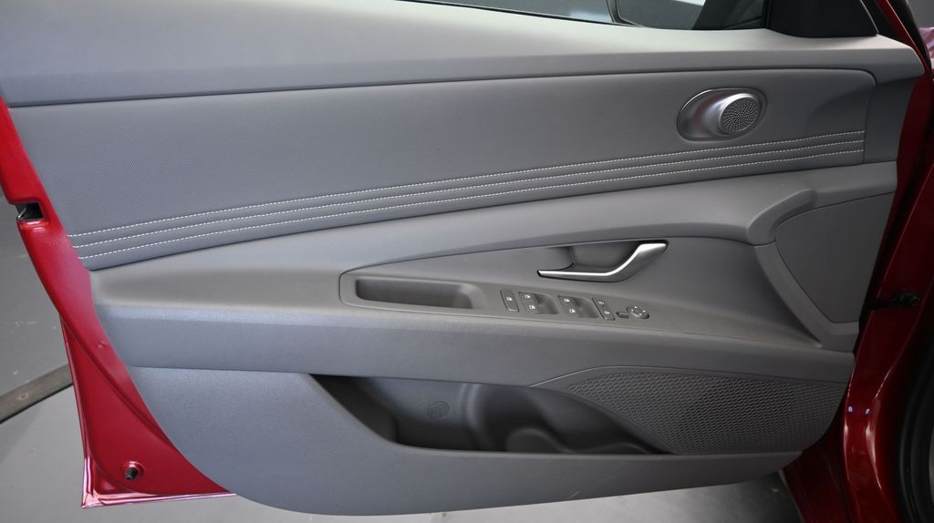 2025 Hyundai Elantra SEL - Photo 21