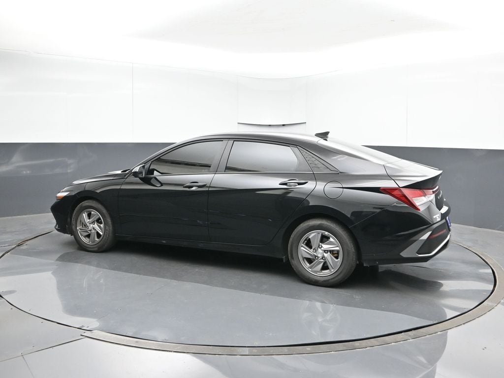 Used 2025 Hyundai Elantra SE Sedan