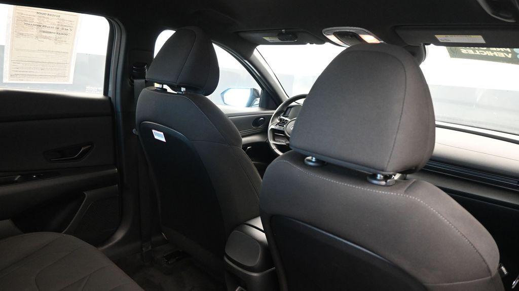 2025 Hyundai Elantra SEL - Photo 16