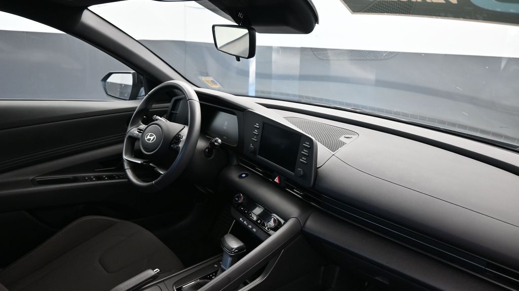 2025 Hyundai Elantra SEL - Photo 13