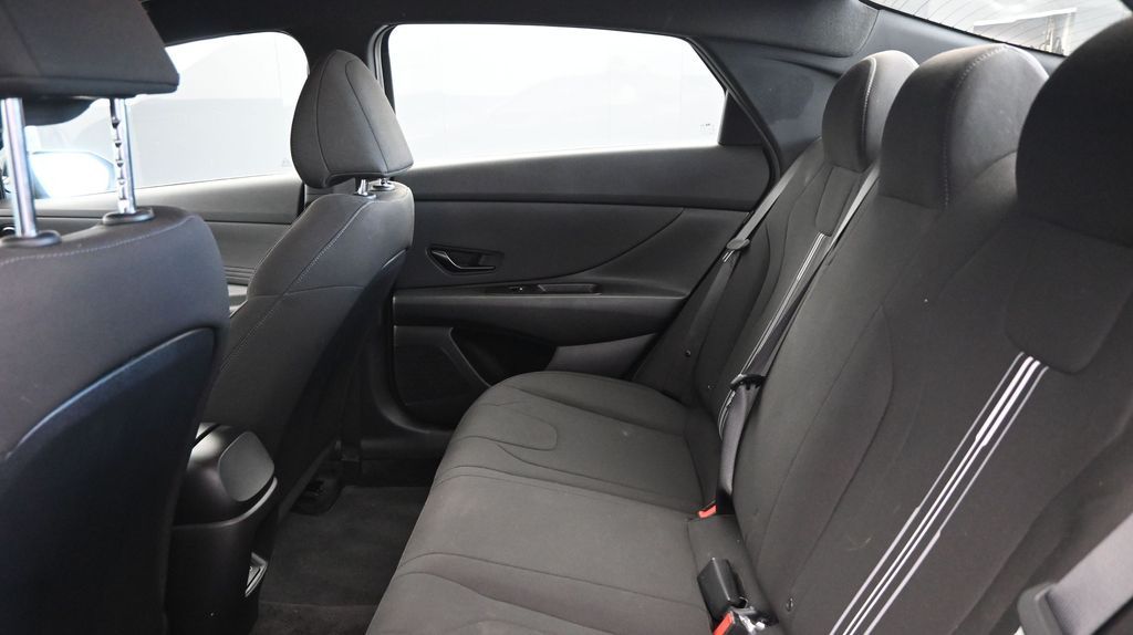 2025 Hyundai Elantra SEL - Photo 18