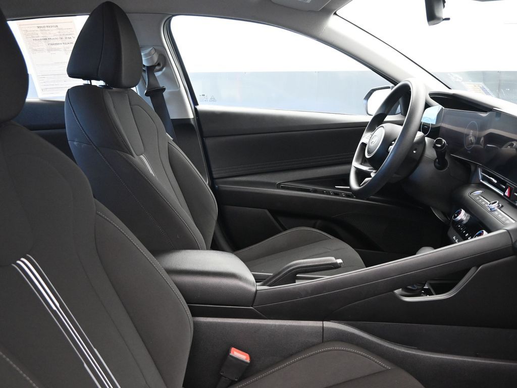 2024 Hyundai Elantra SEL - Photo 10