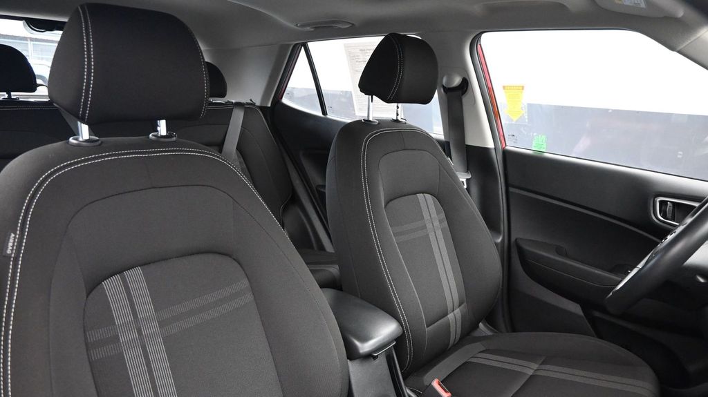 2025 Hyundai Venue SEL - Photo 12