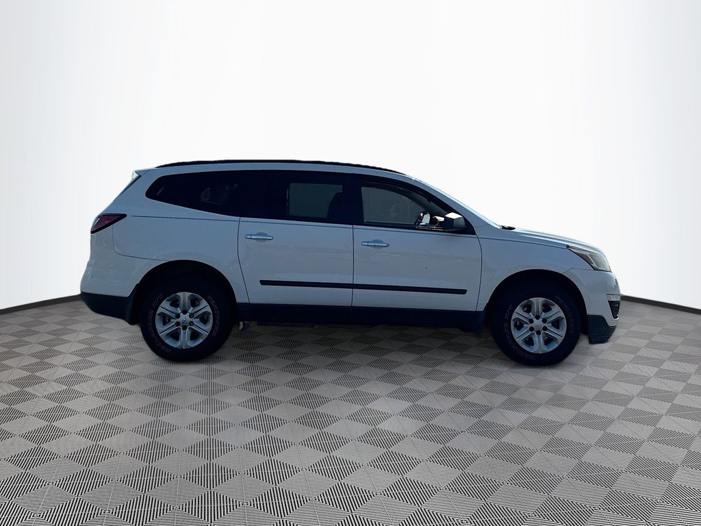 2017 Chevrolet Traverse LS photo 4