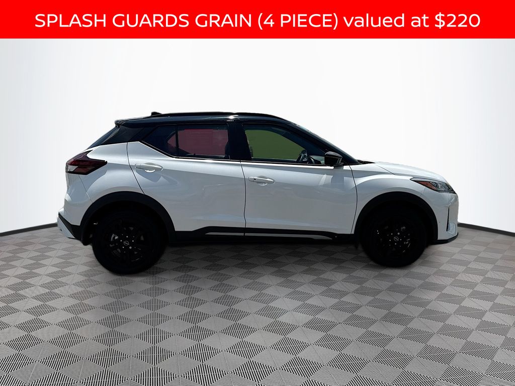 2023 Nissan Kicks SR photo 3