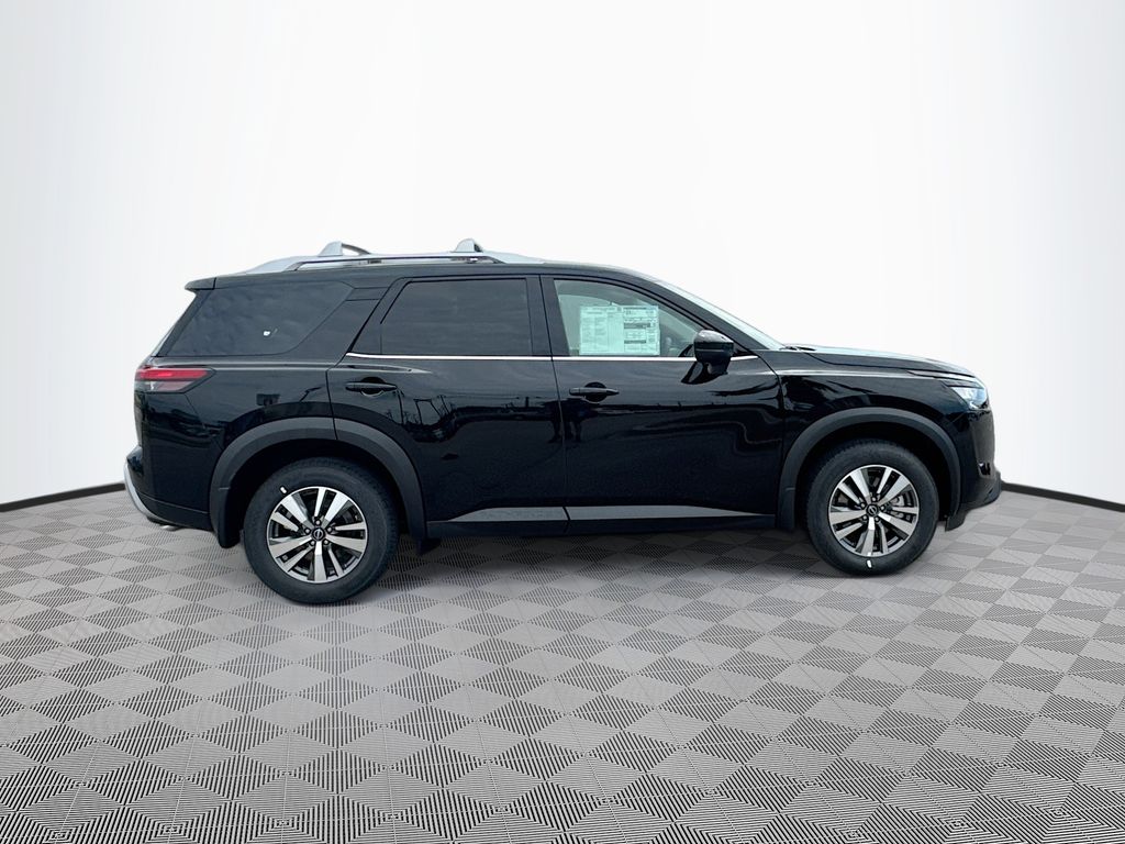 2025 Nissan Pathfinder SL photo 2
