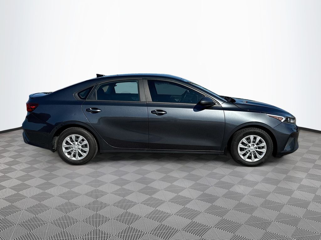 2023 Kia Forte LX photo 4