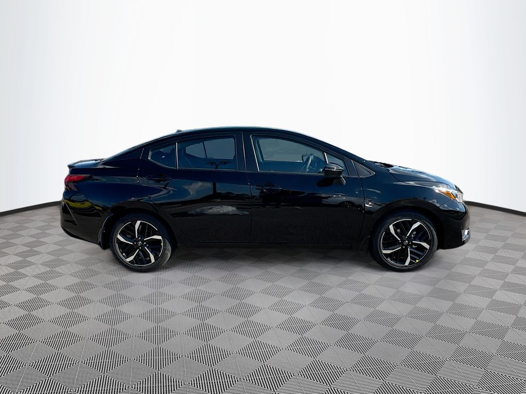 2025 Nissan Versa 1.6 SR photo 4