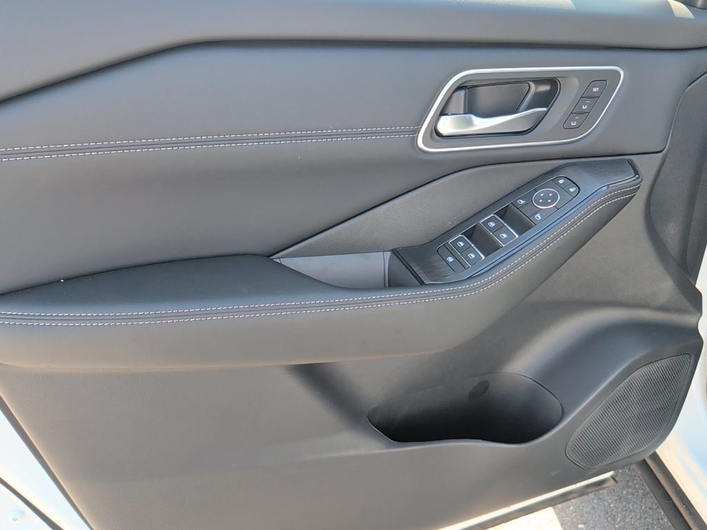 2026 Nissan Rogue Platinum - Photo 19