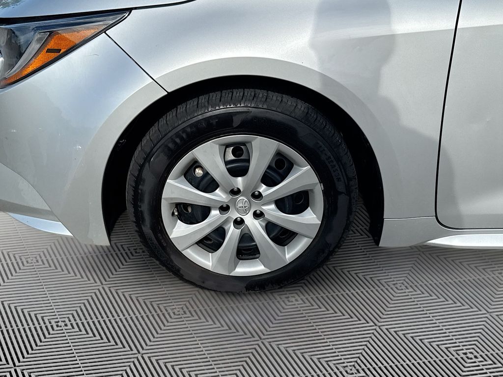 2021 Toyota Corolla LE photo 4