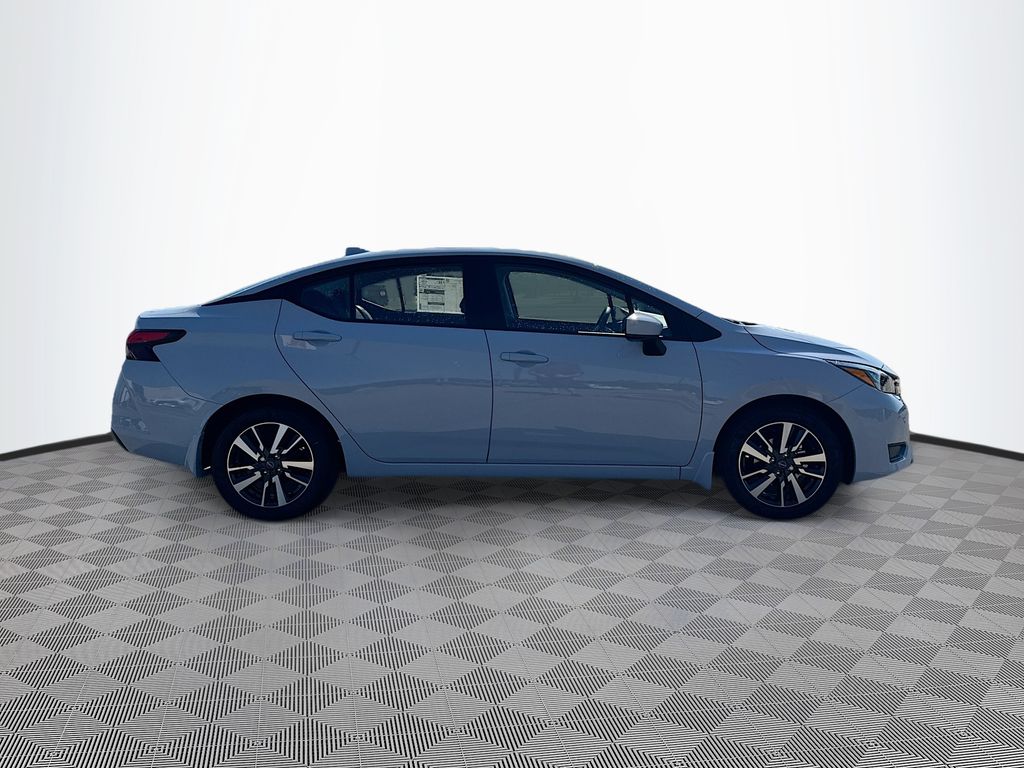 2025 Nissan Versa 1.6 SV photo 4