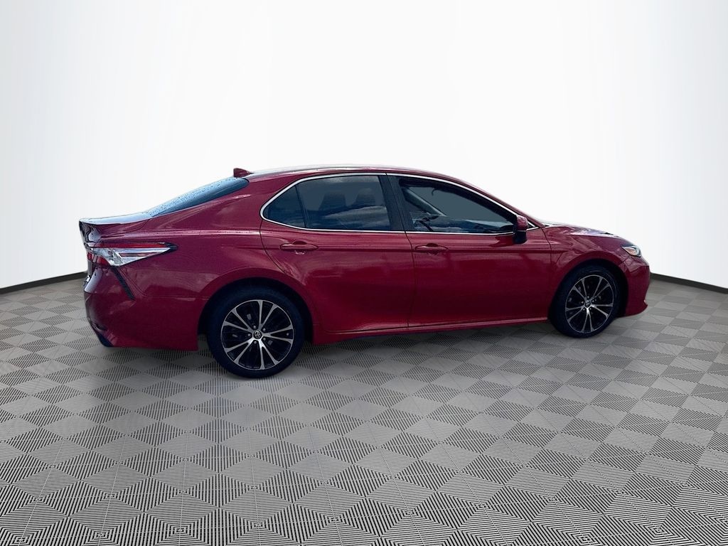 Used 2020 Toyota Camry SE Sedan