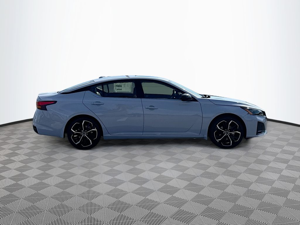 2025 Nissan Altima SR photo 3