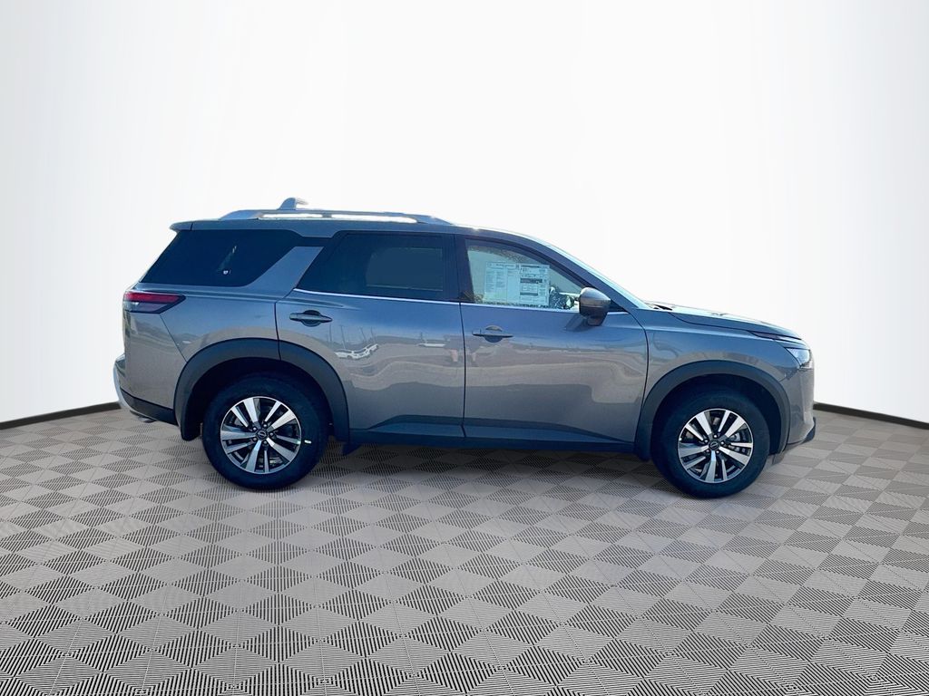 2025 Nissan Pathfinder SL photo 3