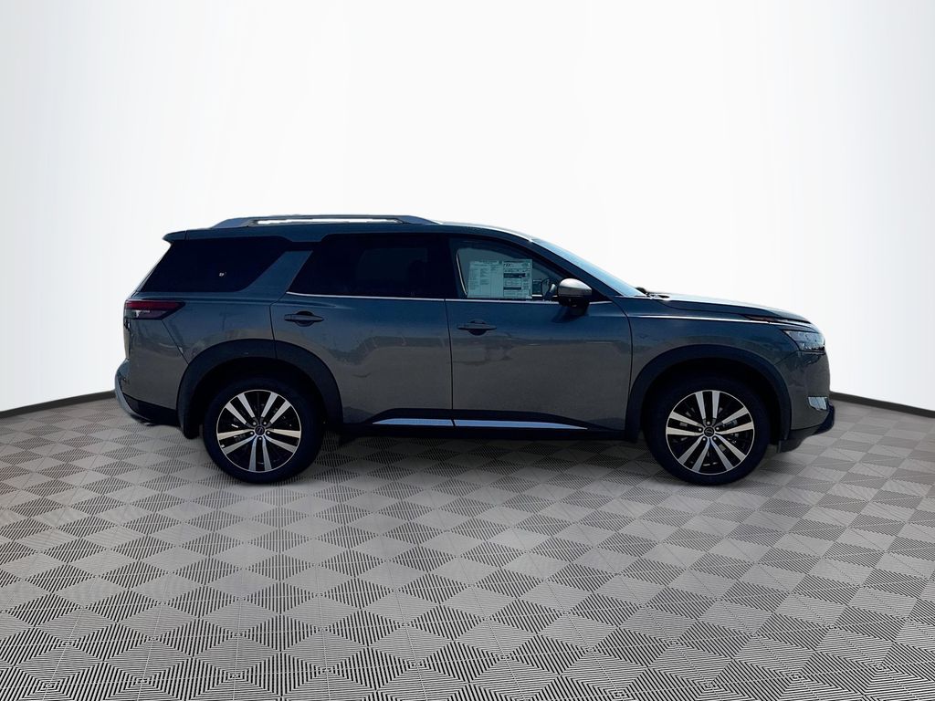 2025 Nissan Pathfinder Platinum photo 3